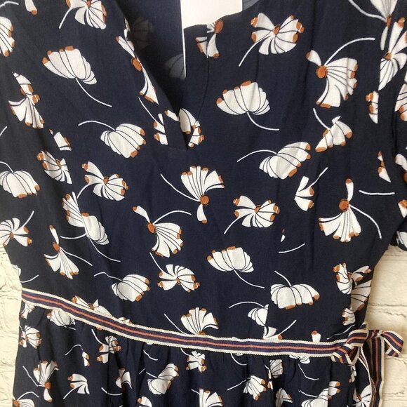 Few Moda fit and flare floral pattern dress - Picture 3 of 10